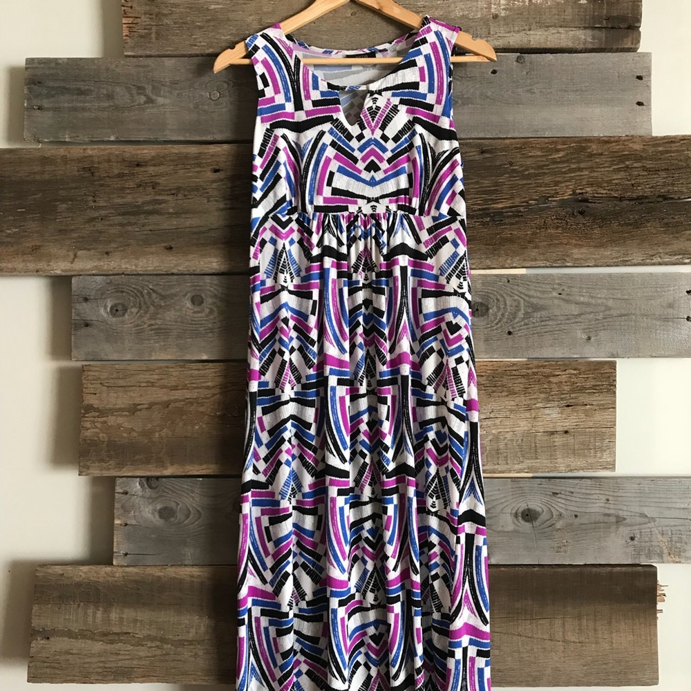 Maxi dress with keyhole neckline
